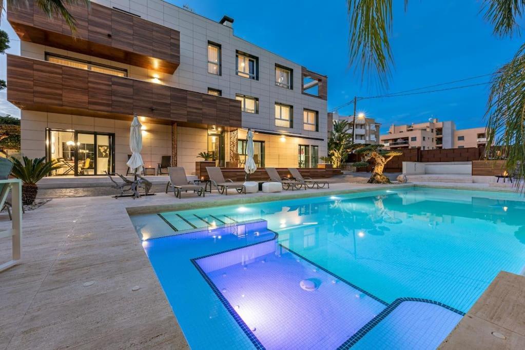 Appartamento 5 Stelle Piscina, Jacuzzi, Wifi - 2 Min Dal Mare Miami Playa Esterno foto